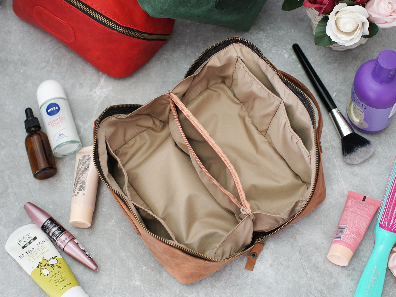 Personalized Leather Travel Makeup Bag, Open Flat Make Up Organizer with Divider and Handle, Women's Dopp Kit, Custom Cosmetic Bag for Her