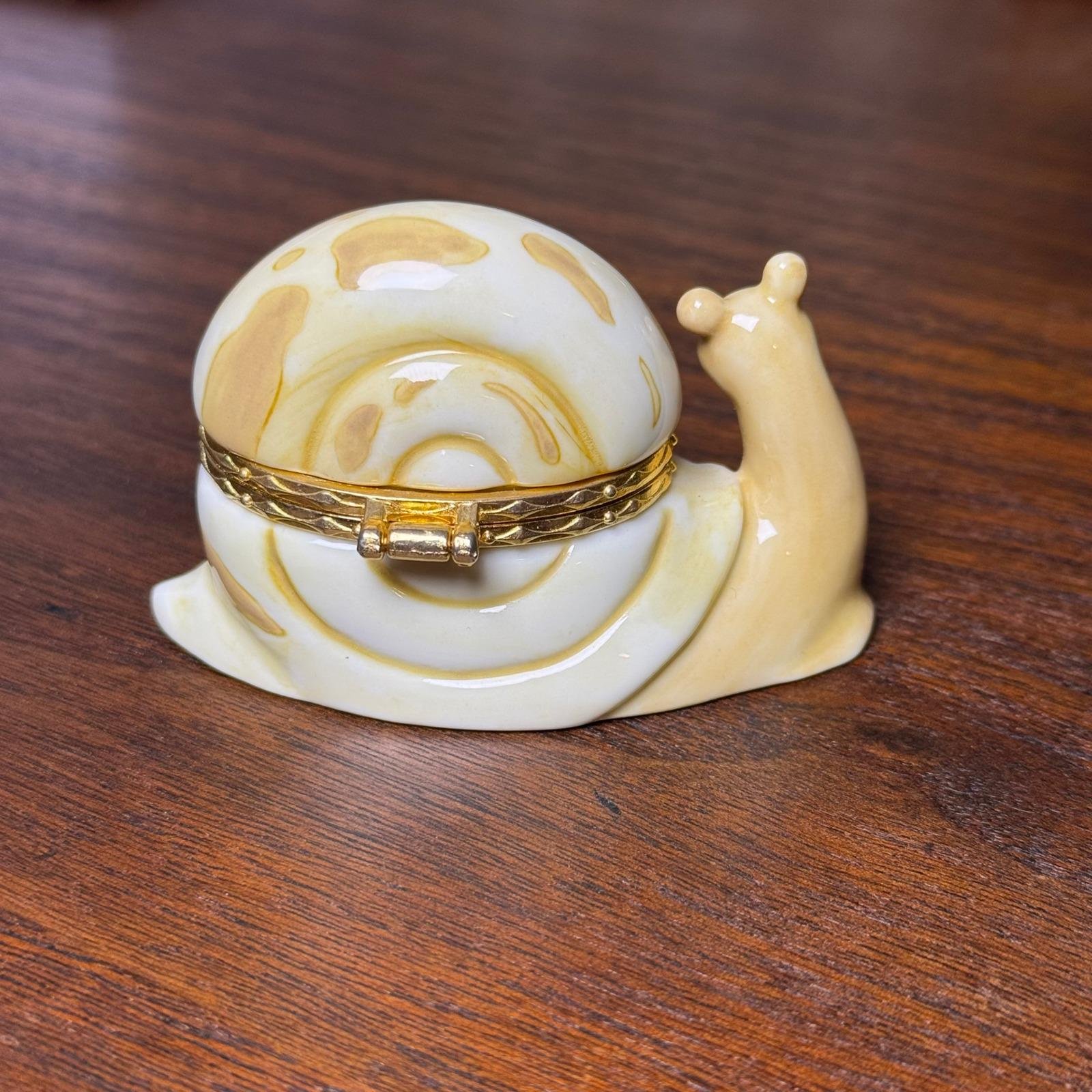 Vintage Westland Giftware 1999 Snail Trinket Box Porcelain Hinged Figurine #4618