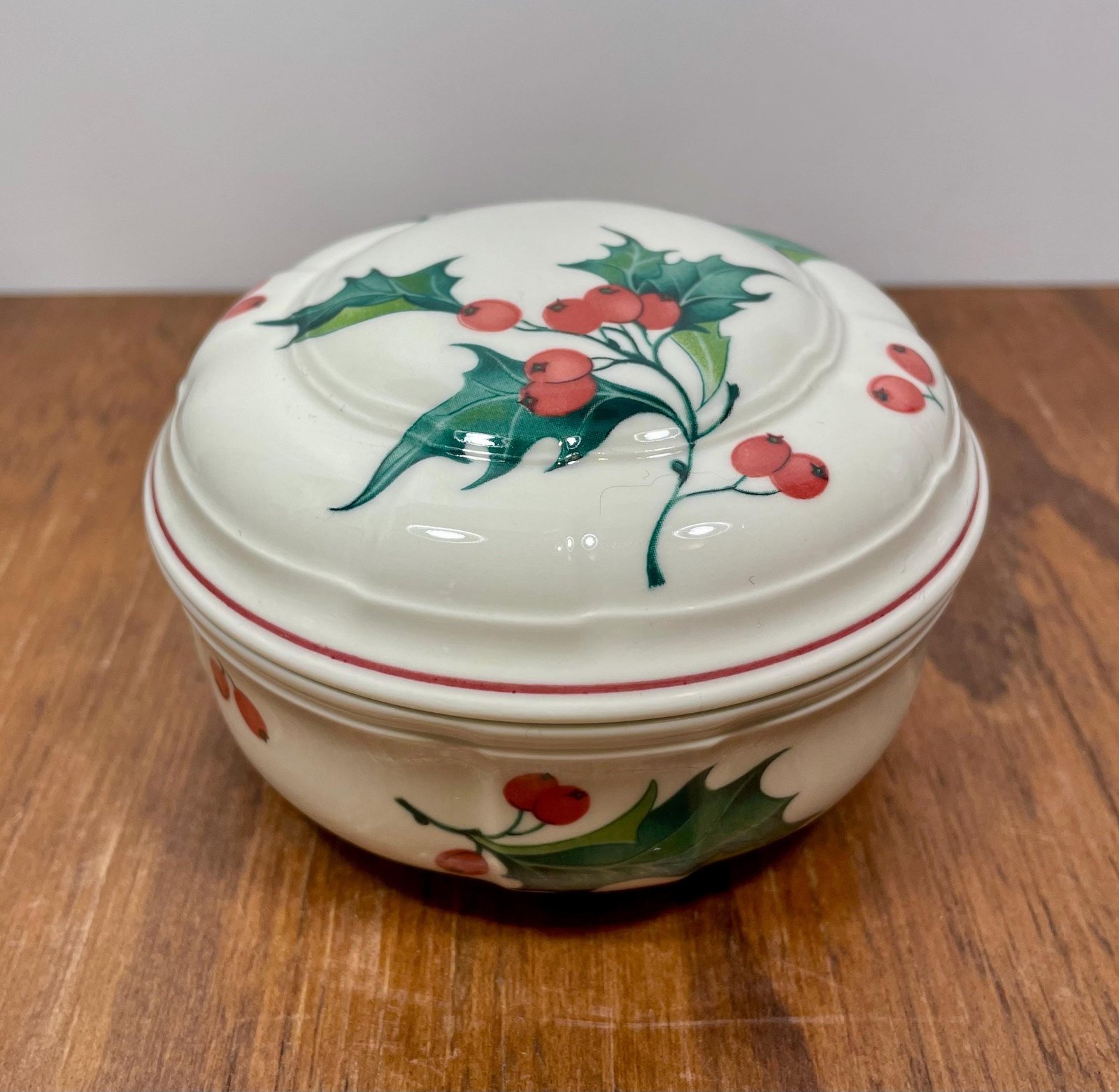 Vintage Villeroy and Boch Holly Candy Box – Lidded Trinket Box – Christmas Green and Red – 4" Round