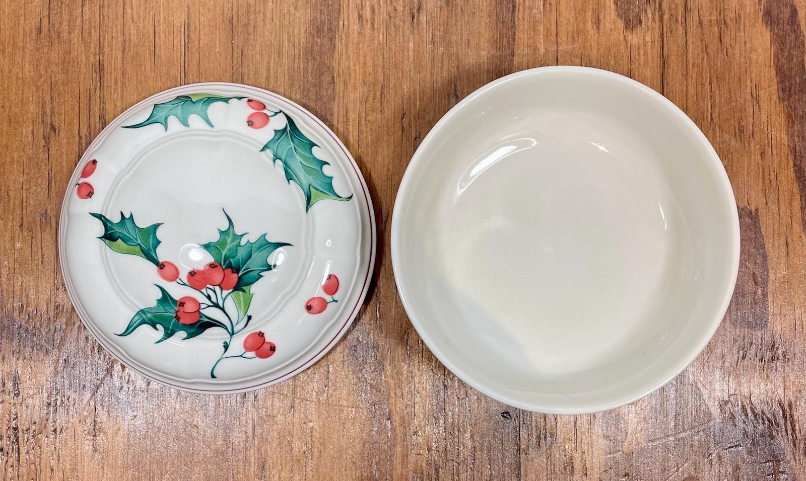 Vintage Villeroy and Boch Holly Candy Box – Lidded Trinket Box – Christmas Green and Red – 4" Round