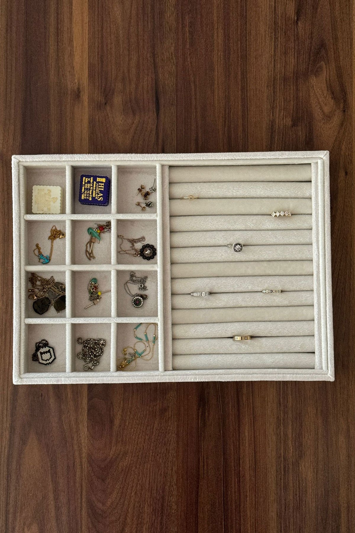 Homebiente Krem Sosisli Çekmece İçi Takı Kutusu – Kadife Flok Kumaş | 24x34 cm